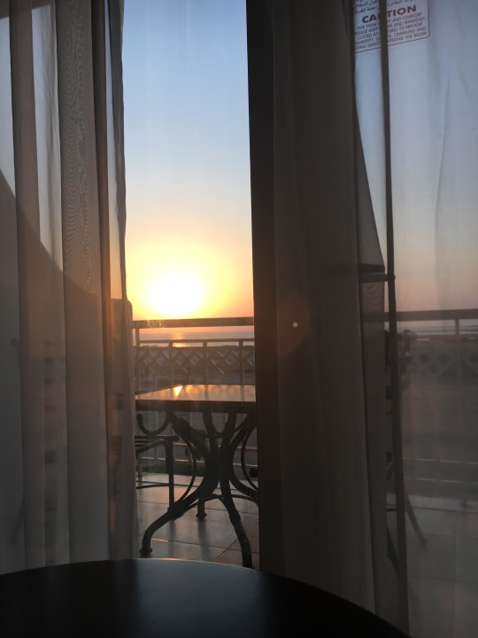 Sonnenuntergang vom Bett aus Wyndham Garden Salalah Mirbat