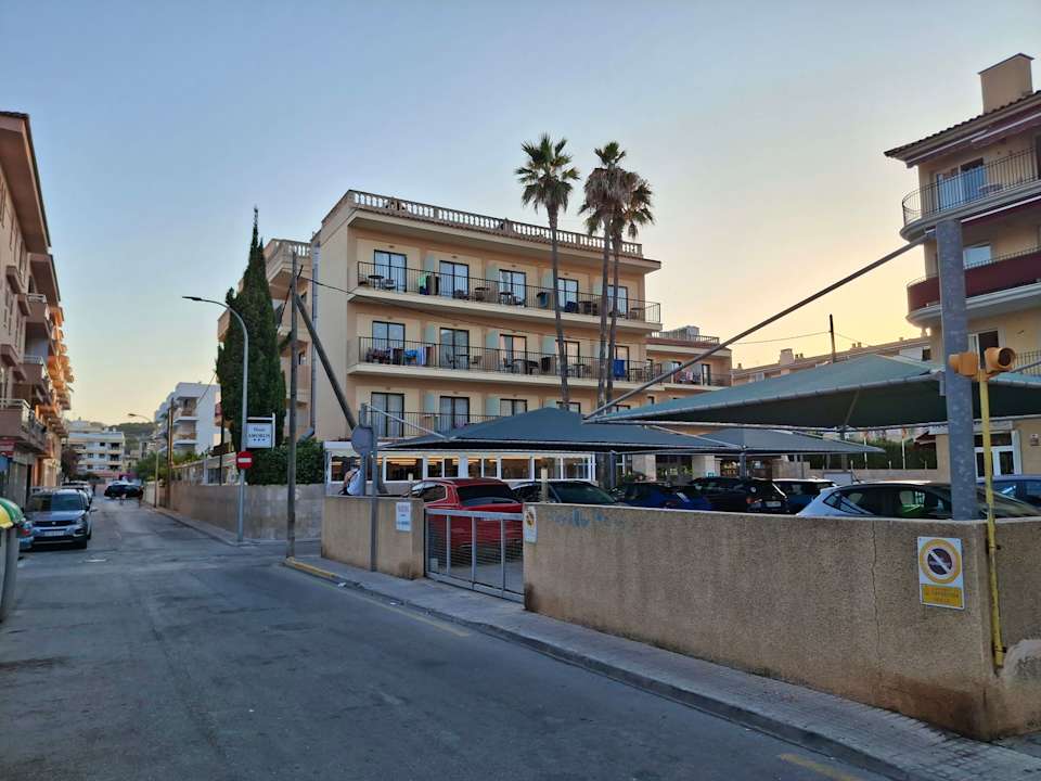 Außenansicht Hotel Amoros
