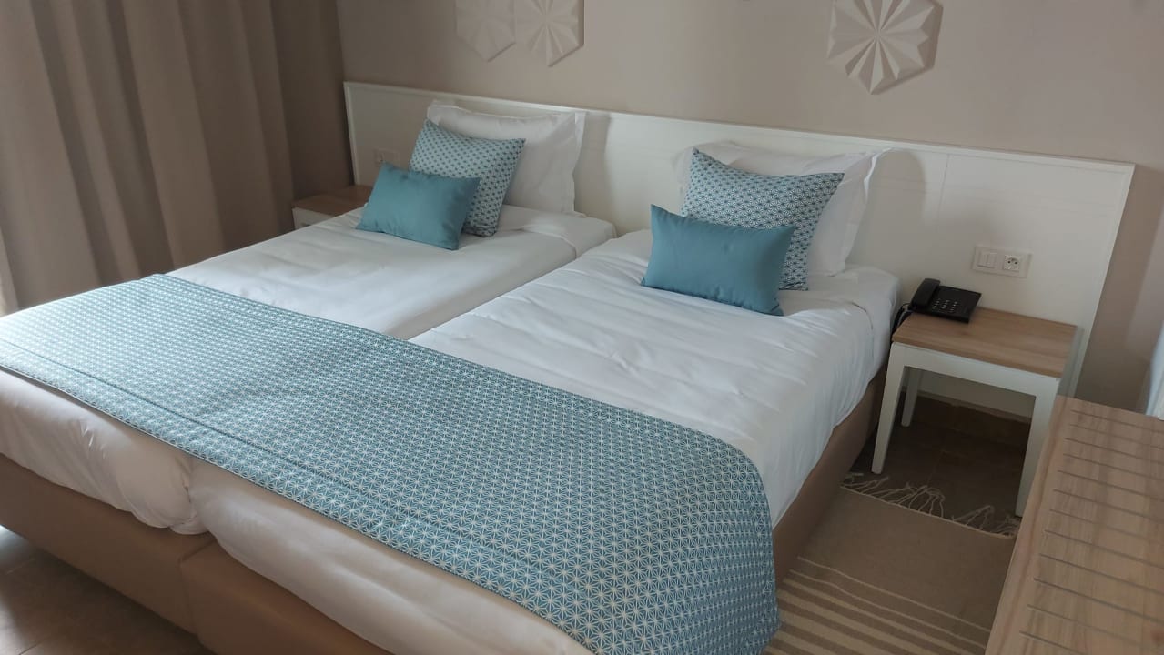 Zimmer Nozha Beach Resort & Spa