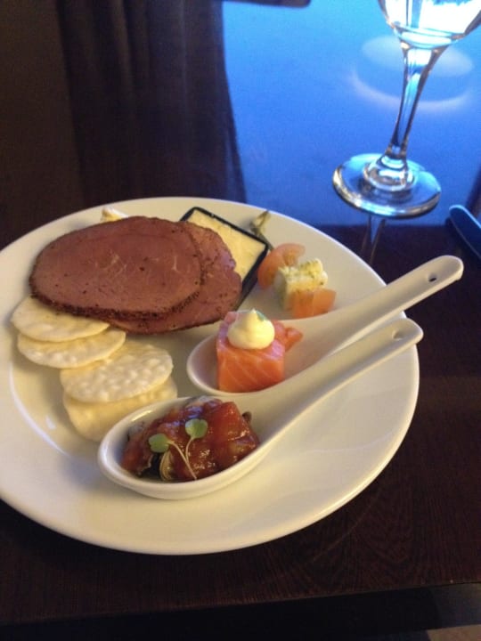 Executive Lounge canapes Hotel Pullman Auckland
