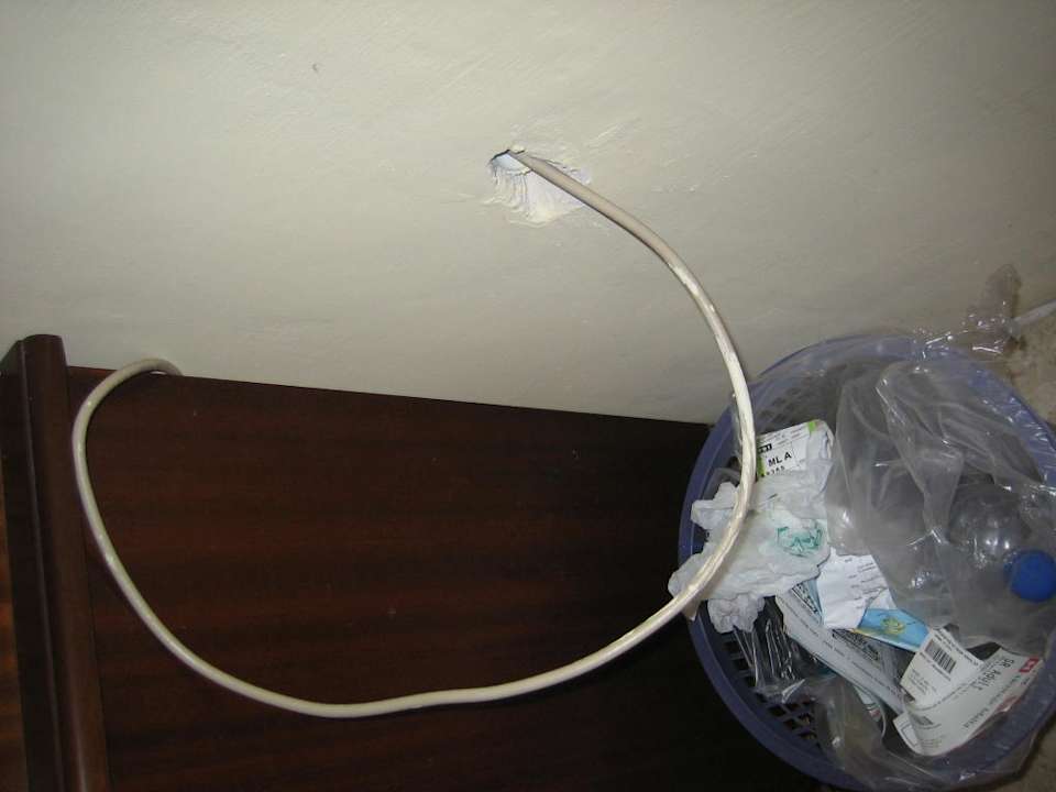 Kabel aus der Wand The Bugibba Hotel