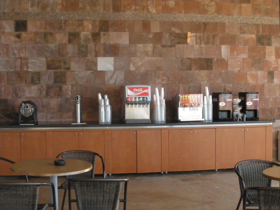 Selbstbedienung am Strand Sol Luna Bay