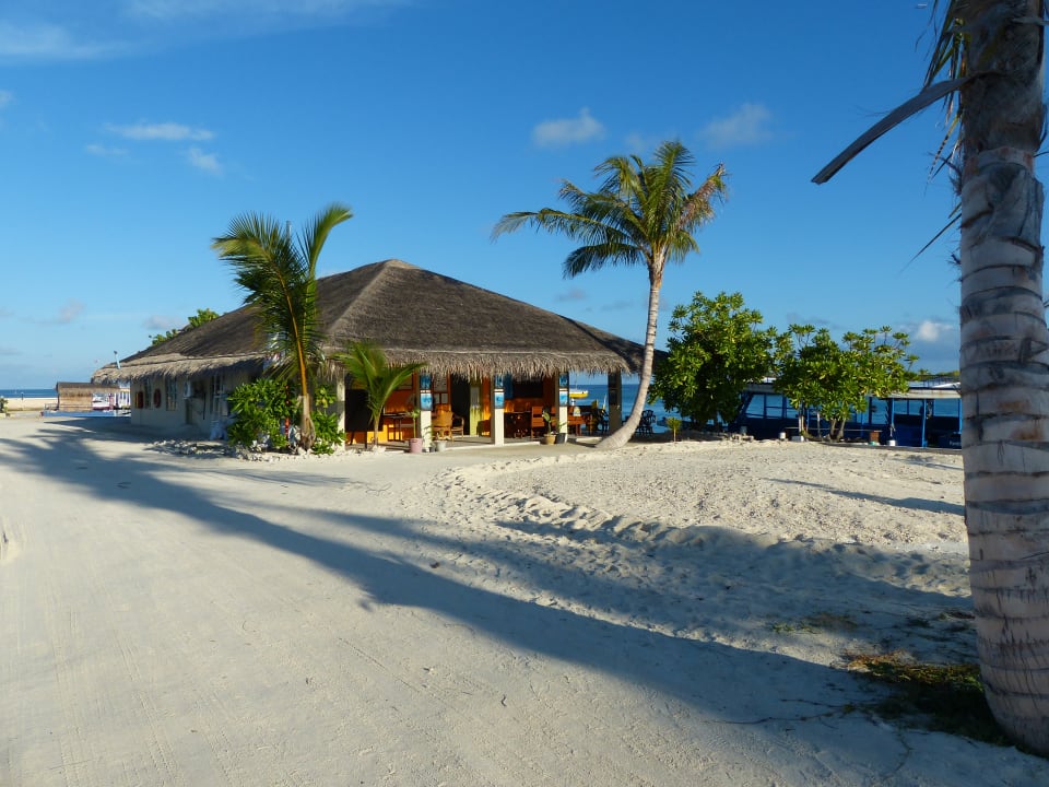 An der Pier auf dem Weg zum Schnorchelspot am Riff. Adaaran Select Hudhuran Fushi - Premium All Inclusive