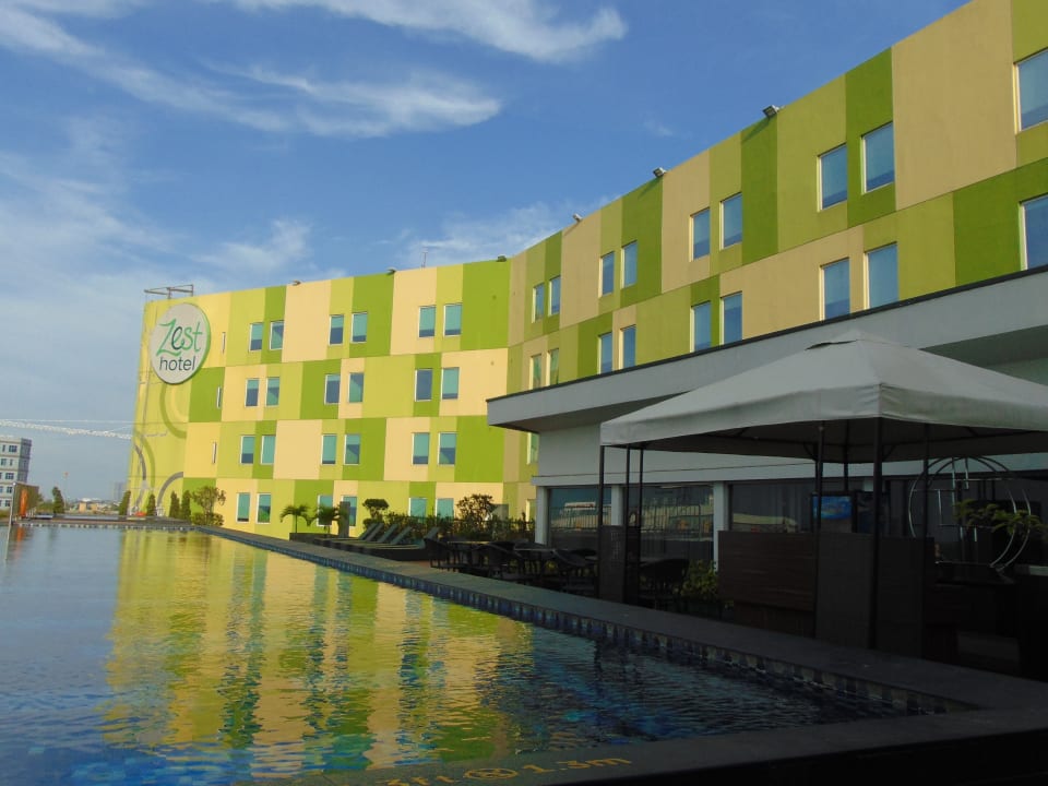 Pool Swiss-Belhotel Airport Jakarta