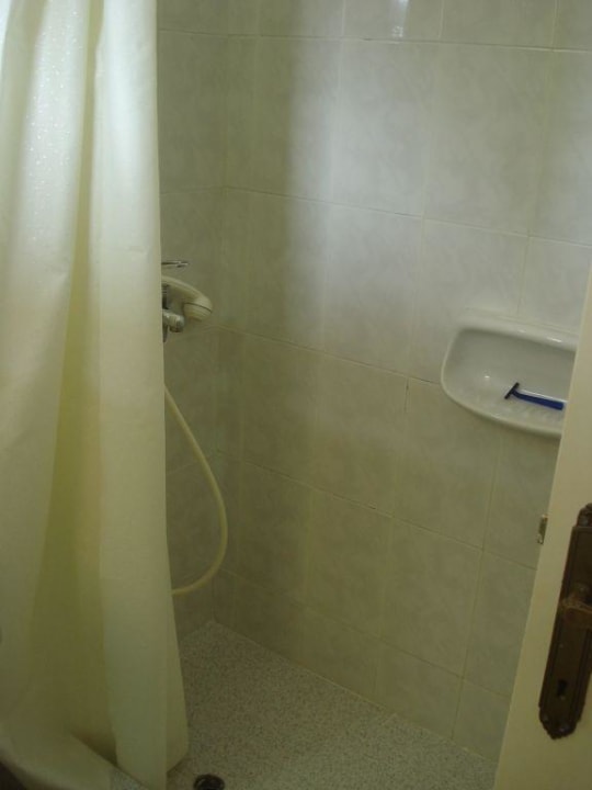 Die Dusche... Acharavi Beach Hotel