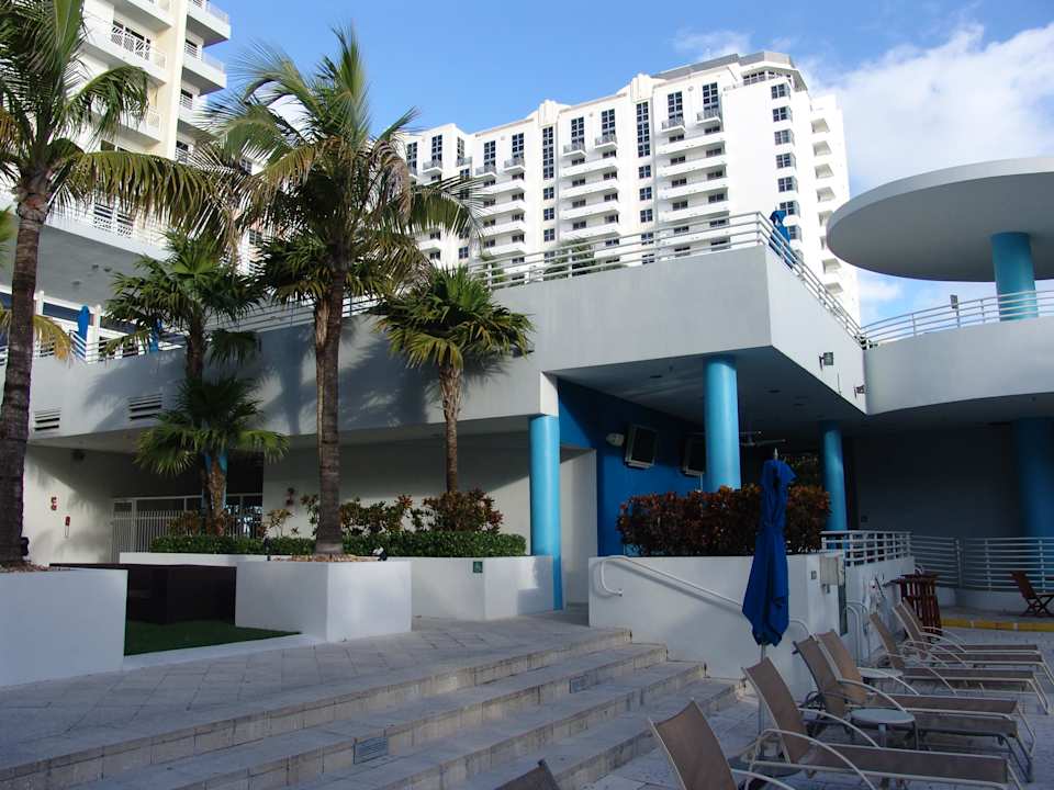Poolbar Royal Palm South Beach Miami, a Tribute Portfolio Resort