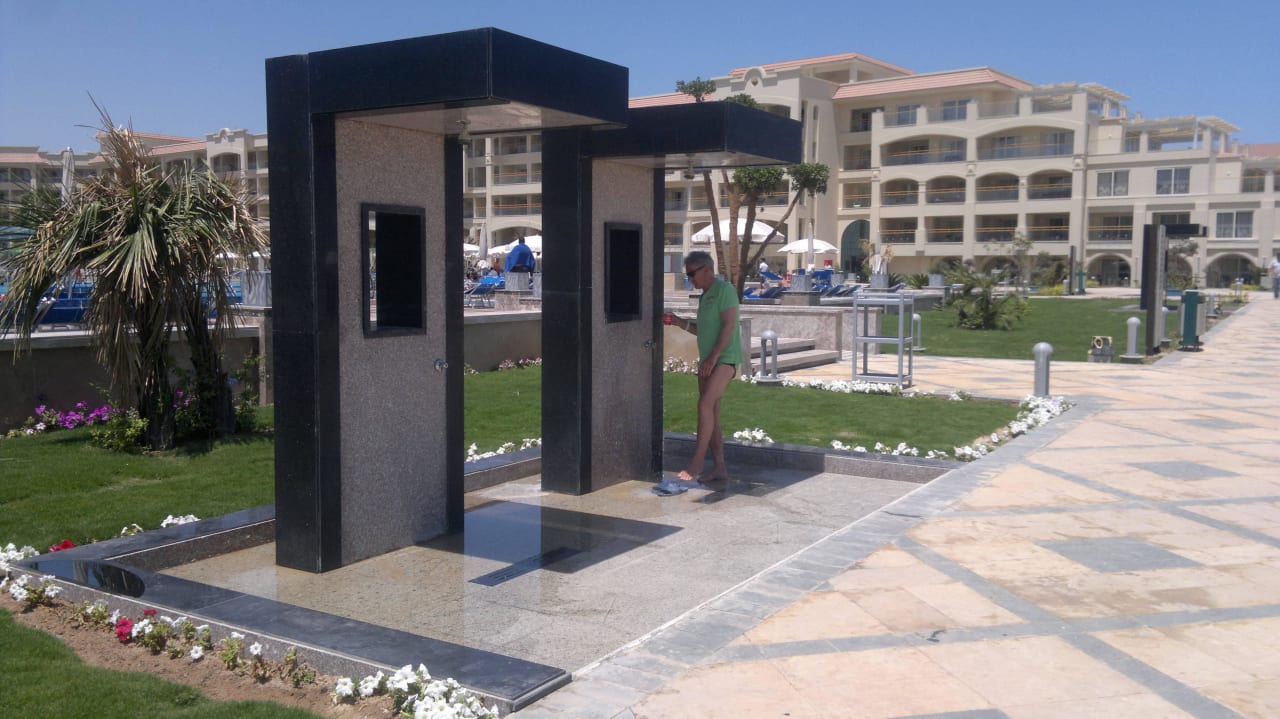 Duschnanlagen im Strandbereich Pickalbatros White Beach Resort - Hurghada