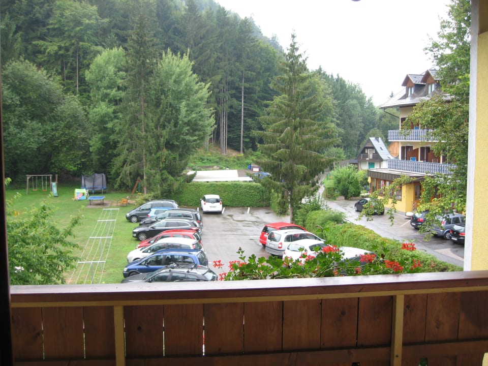 Rückseite ruhige Lage, Blick zum Wald und Garten Strandpension Waldperle