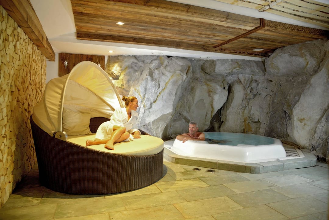 Indoor whirlpool STROBLHOF Active Family SPA Resort
