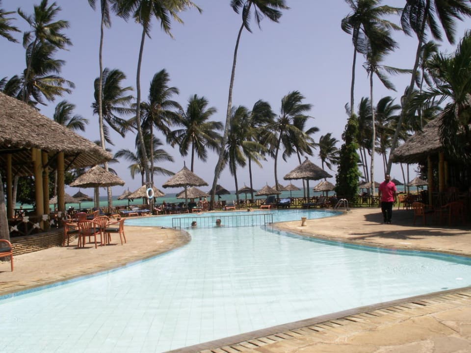 Piękny basen Neptune Village Beach Resort & Spa