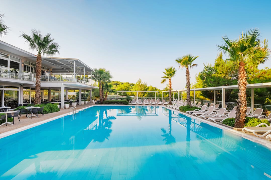 Pool Gava Waterman Island Cottages