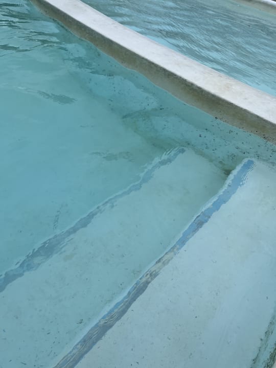 Pool Le Peninsula Bay Beach Resort & Spa