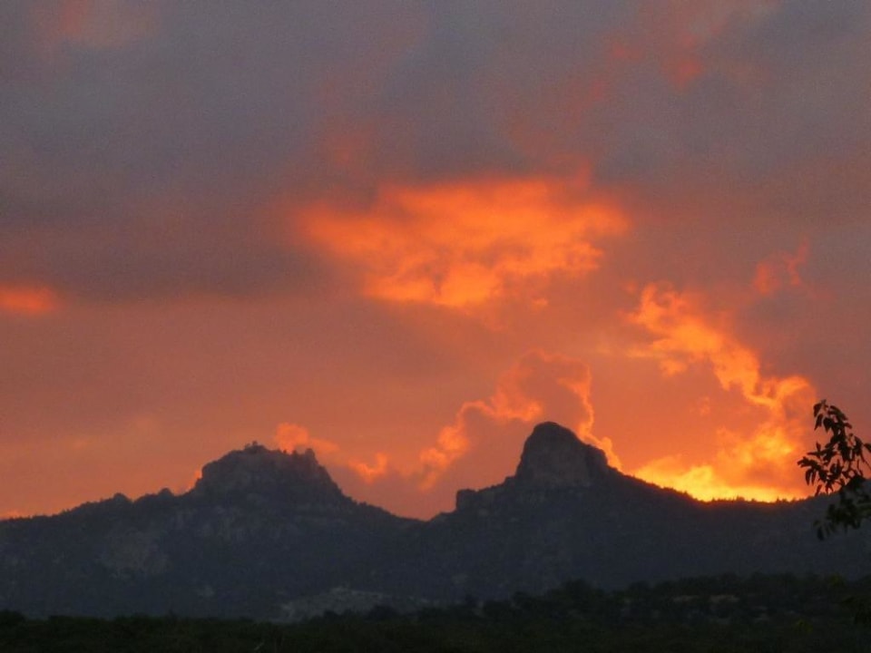 Sonnenuntergang über der Templerburg Ay Phodios Village House