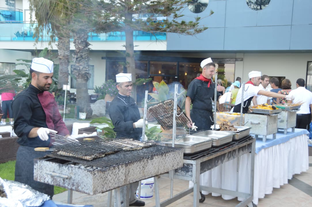 BBQ an der Snackbar  Hotel Calypso Beach