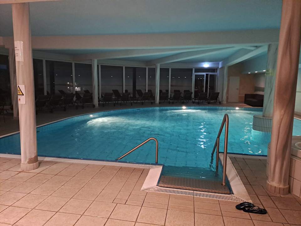 Pool Seehotel Schloss Klink