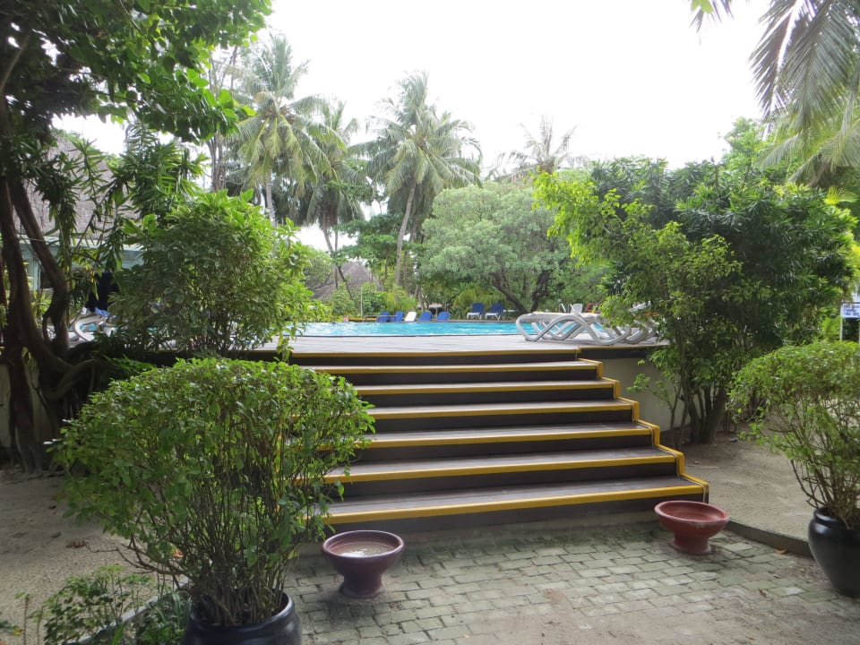 Aufgang zum Pool Adaaran Select Hudhuran Fushi - Premium All Inclusive