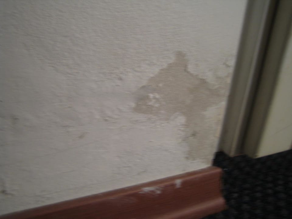 Hab ich schon die bröckelnden Wände erwähnt? Hotel Crown Resort Henipa