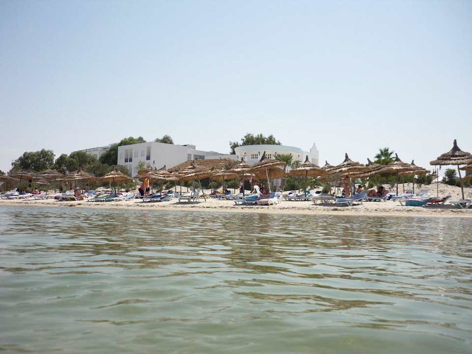 Strand vom Wasser aus Eden Club