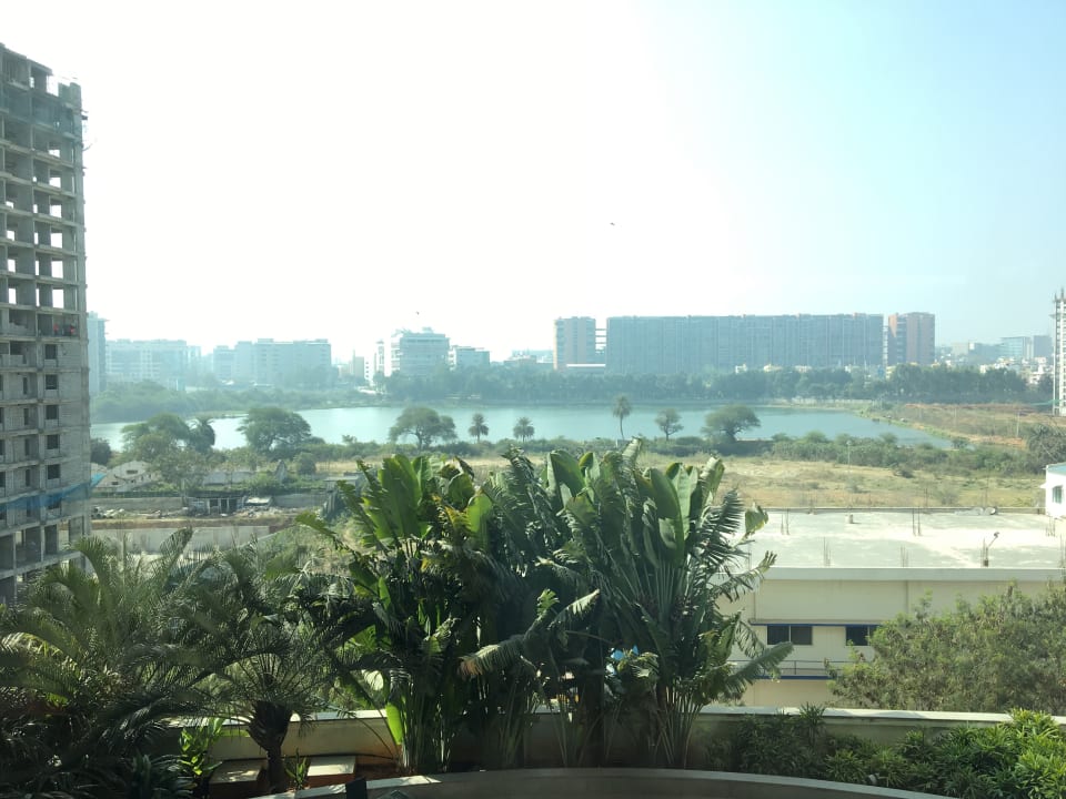 Blick vom Pool, Rückseite Hotel The Zuri