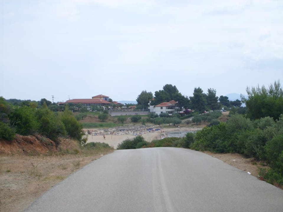 Blick von der Küstenstraße Blue Dolphin Resort Hotel