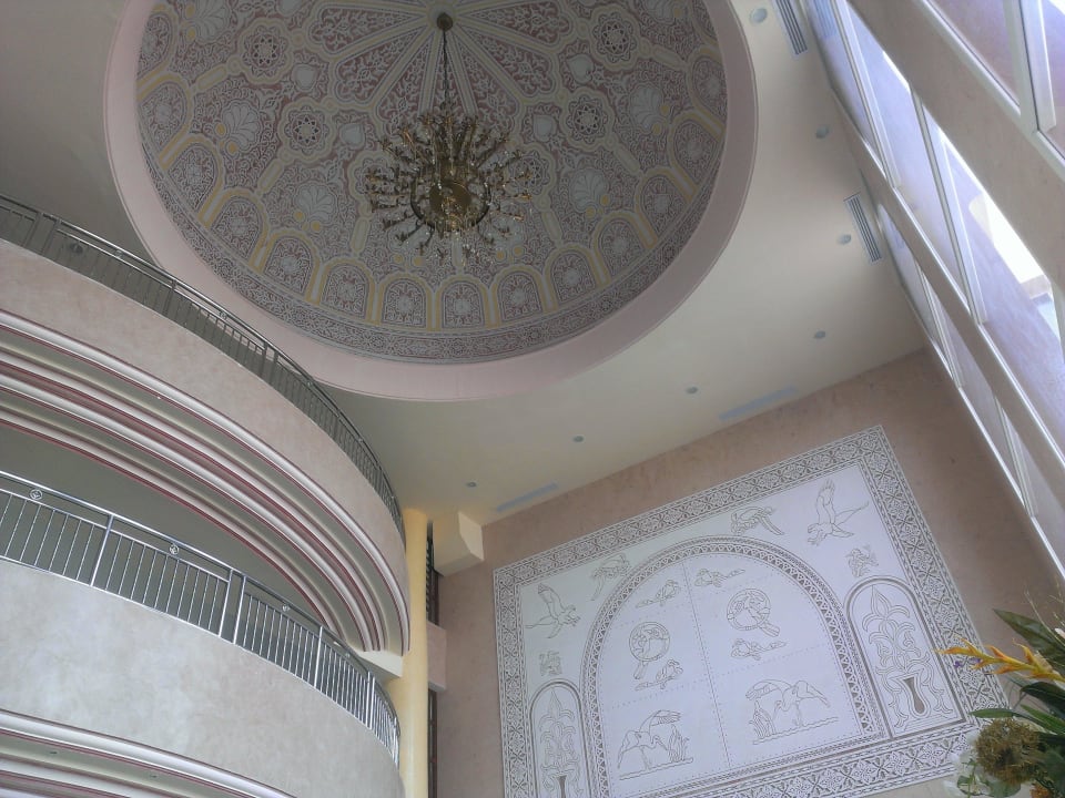 Schöne Kuppel im Eingansbereich, abends beleuchtet Lella Meriam Hotel & Club