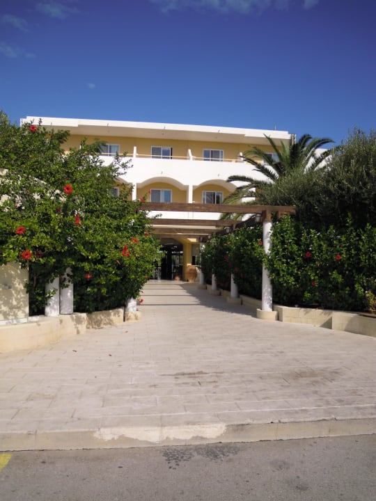 Eingang vom Hotel. TUI KIDS CLUB Alex Beach