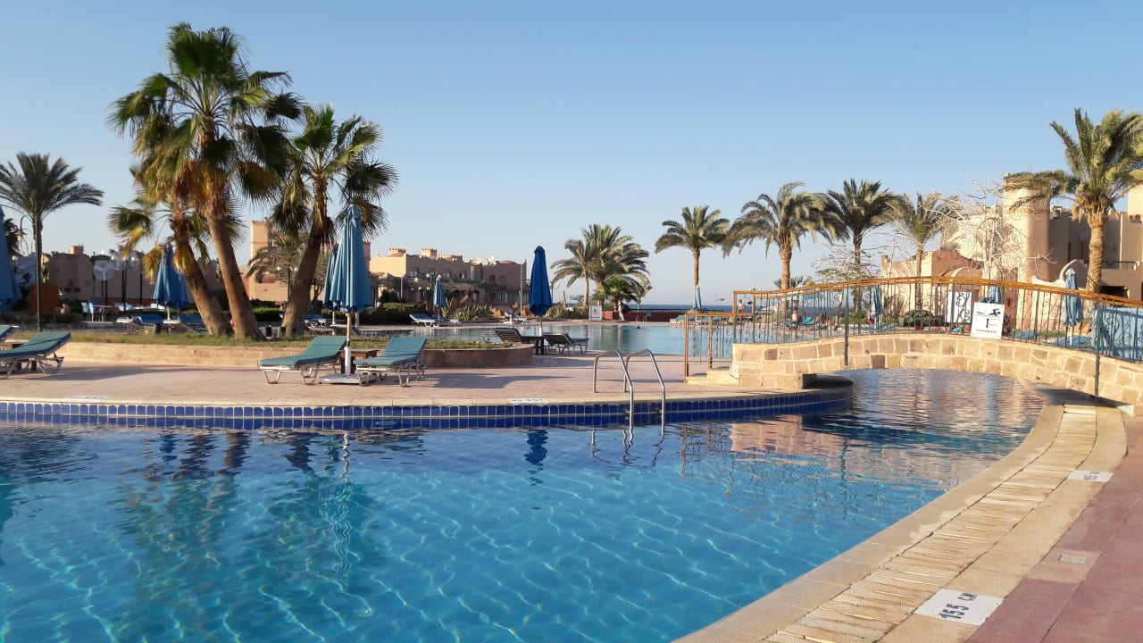 Pool Akassia Swiss Resort