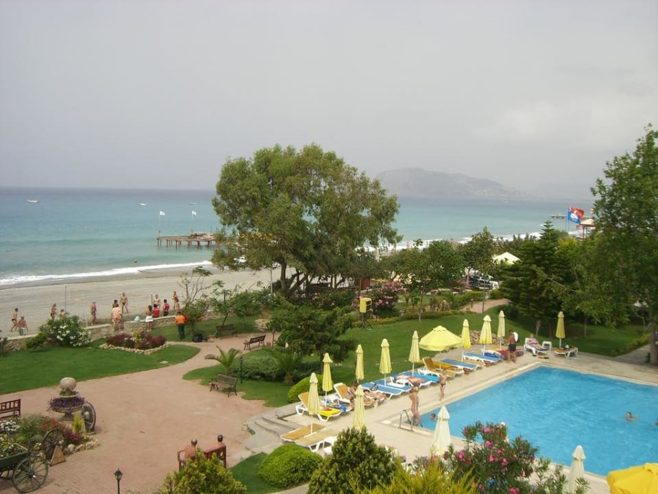 Blick von den Rutschen Senza Sunset Beach Hotel