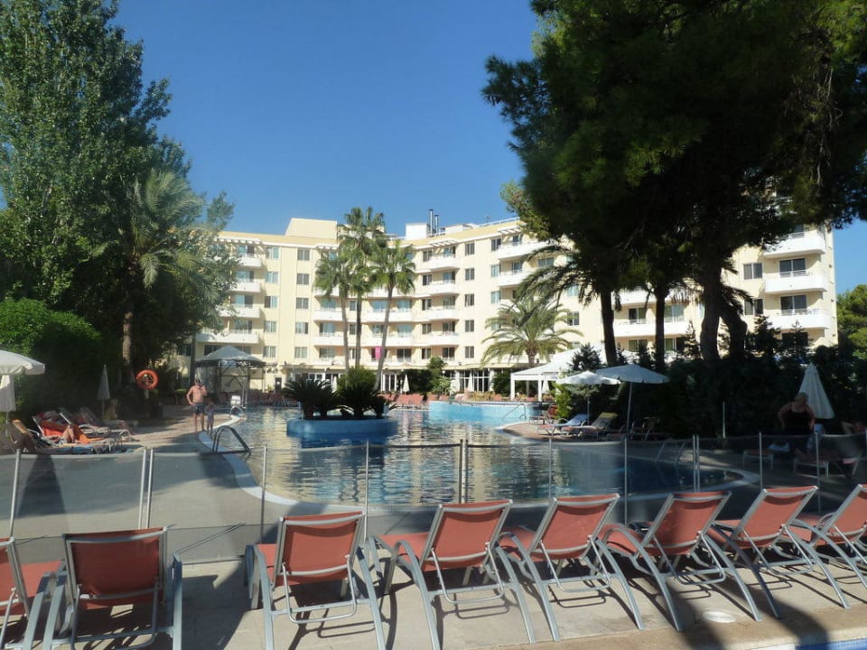 Blick vom Pool zum Hotel Aparthotel Ivory Playa