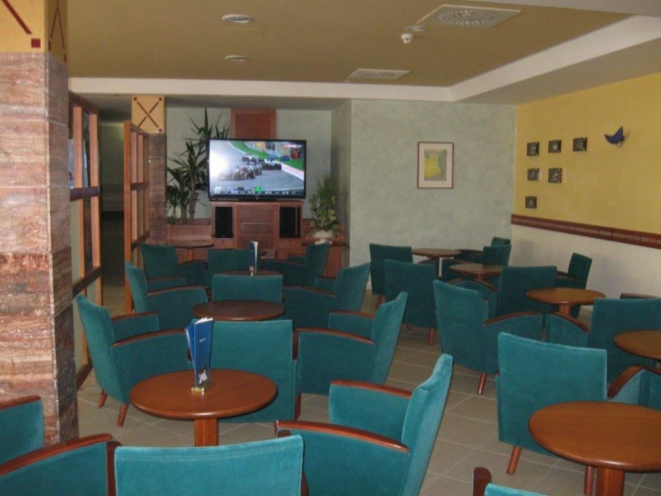 TV an der Bar allsun Hotel Cristóbal Colón
