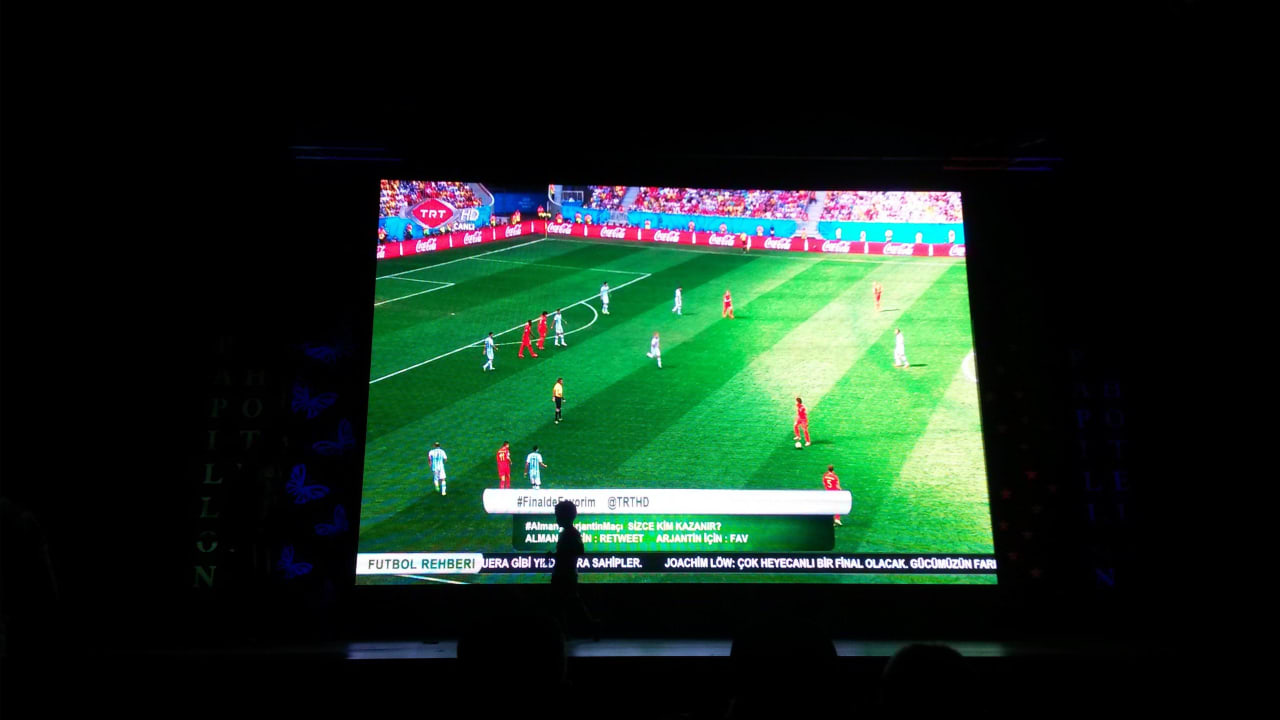 Weltmeisterschaften Finale auf Riesenleinwand Papillon Belvil