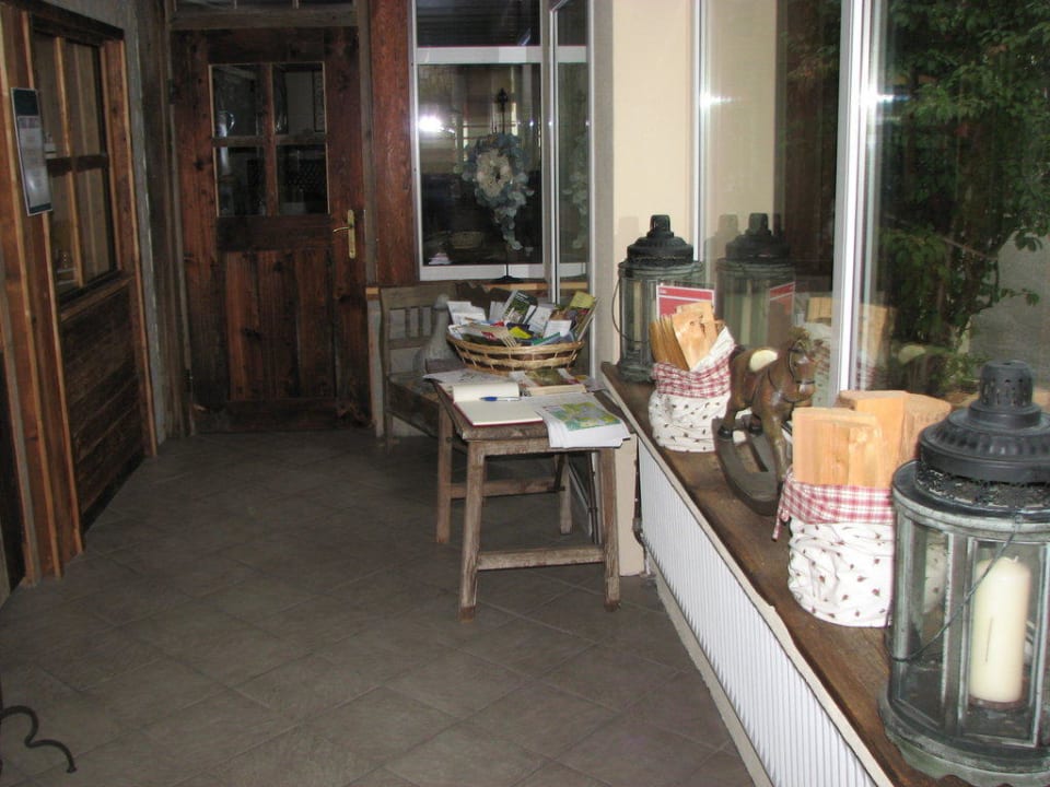 Die rustikale Rezeption  - Prospekte und Werbeangebote Hotel Kopa garni