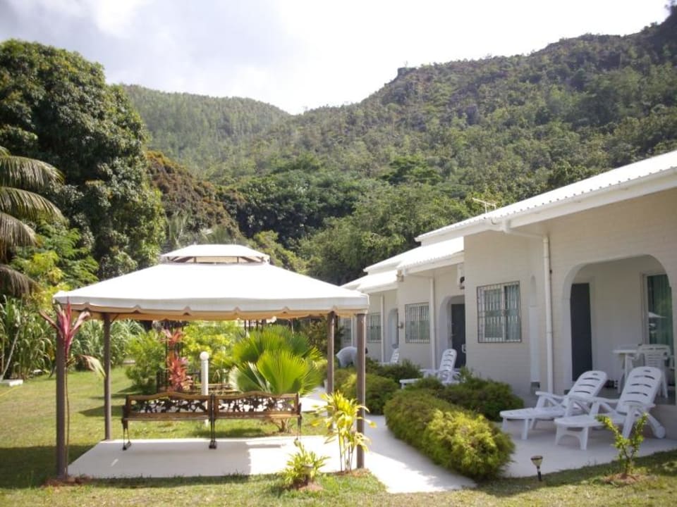 Hideaway außen  Hideaway Holiday Apartments Hotel