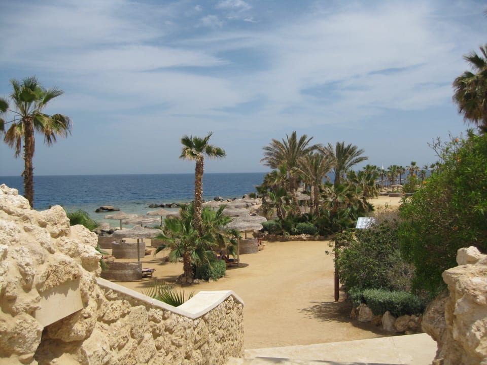 Einer von mehreren Strandzugängen Pickalbatros Citadel Resort