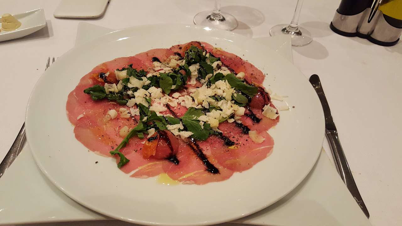 Rindscarpaccio im italienischen Restaurant JOIA Paraiso by Iberostar