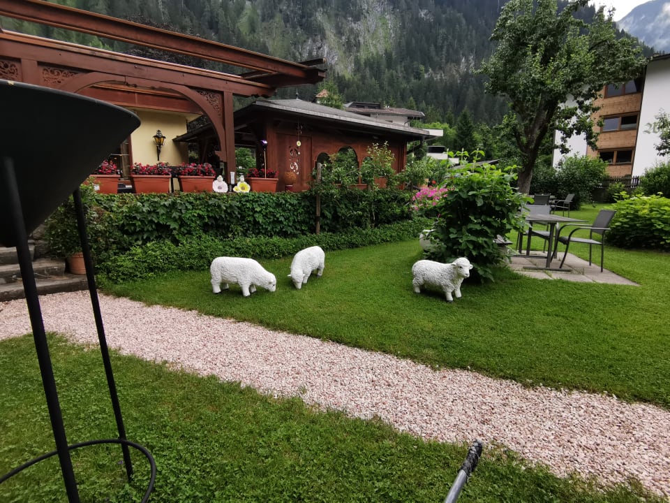 Gartenanlage Hotel & Pension Strolz