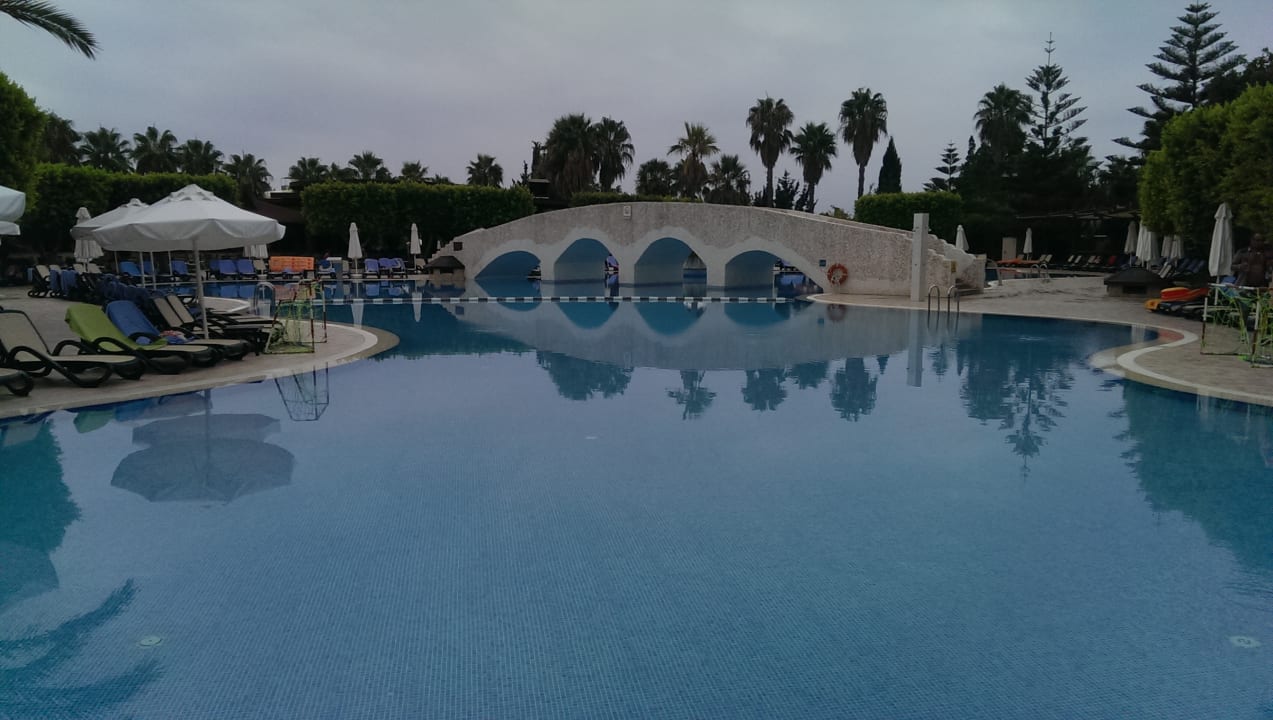 Pool Club Grand Side