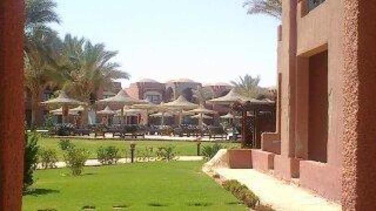 Výhlad z izby na bazén Swisstouch Oriental Resort Marsa Alam