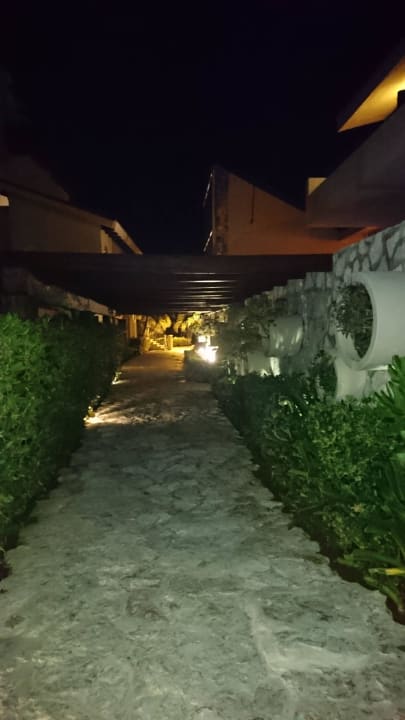 Weg zur Villa Grand Park Royal Cancun