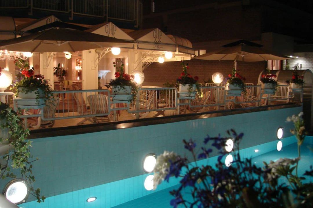Abends am Pool Playa Grand Hotel