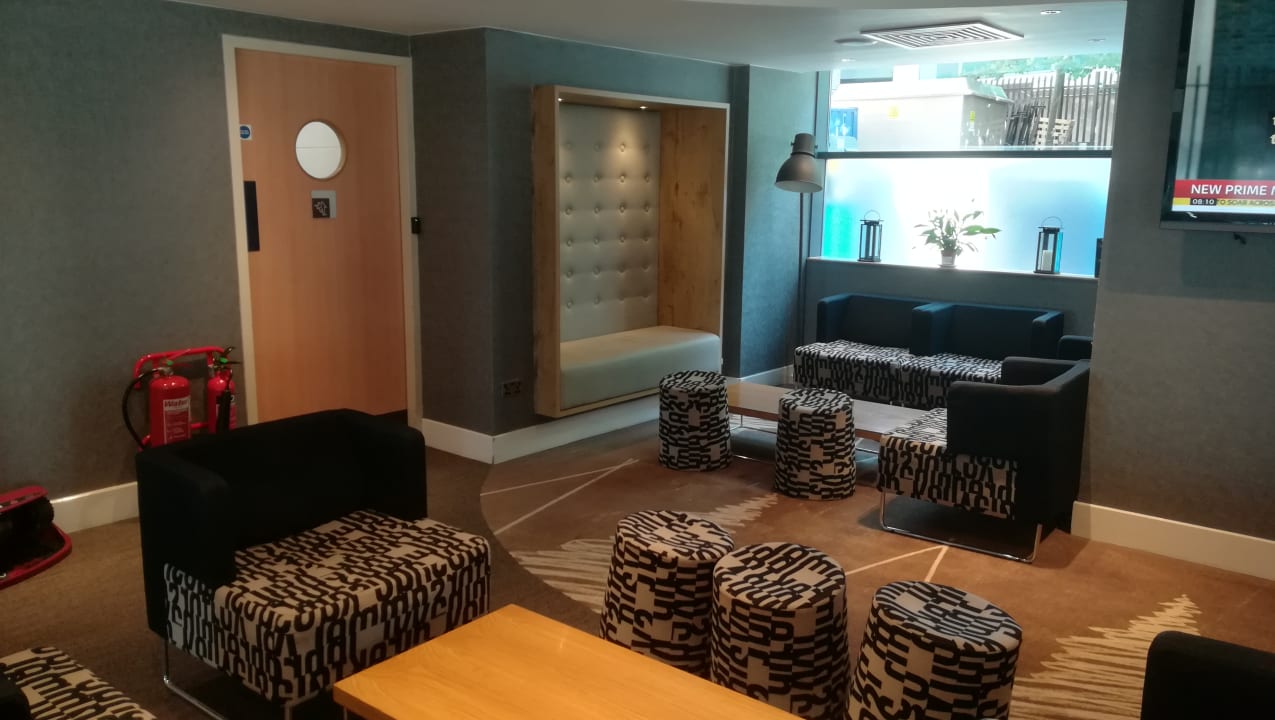 Lobby Hotel ibis London Wembley