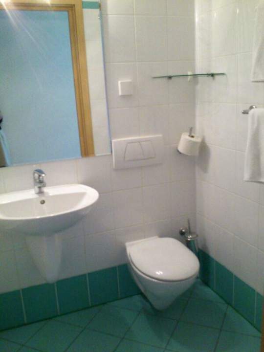 Łazienka z wc i prysznicem Centrum Kongresów i Rekreacji Orle Gniazdo