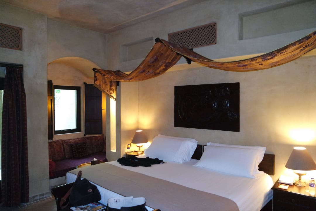 Rieeeesiges King Size Bett Hotel Bab Al Shams Desert Resort & Spa
