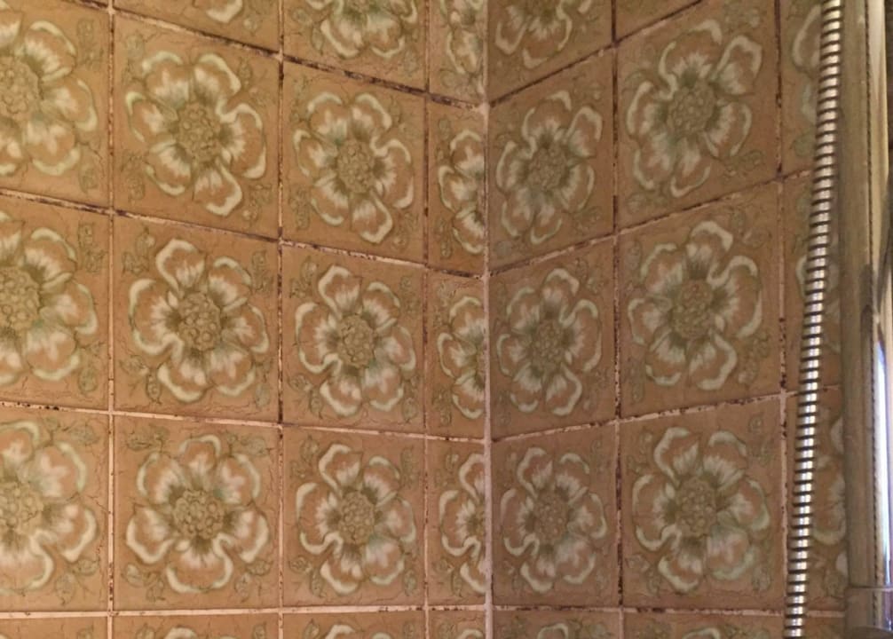 Hier macht das Duschen richtig Spaß..Schimmel! Jugendhotel Austria