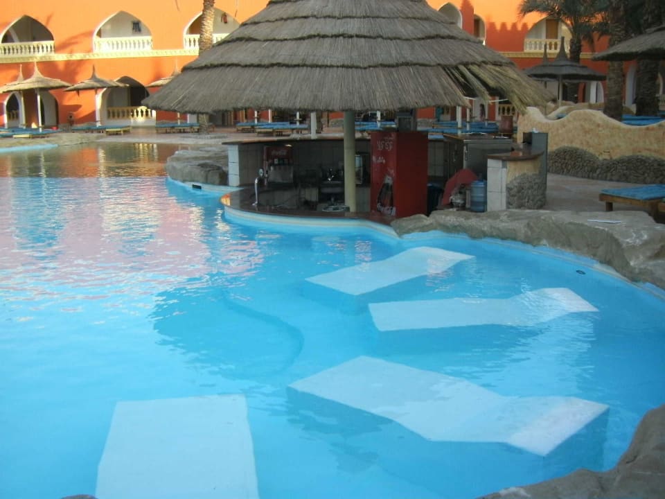 Poolbar im kalten Pool Pickalbatros Alf Leila Wa Leila Resort - Neverland Hurghada