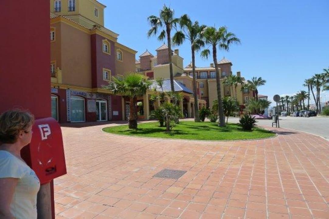 Hotel od strony drogi Iberostar Waves Málaga Playa