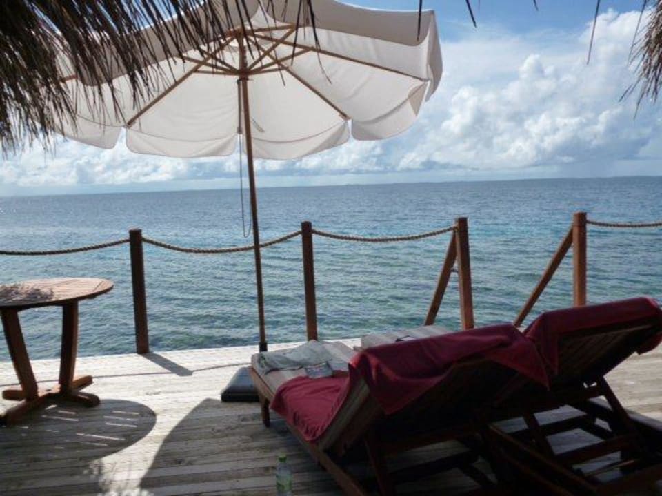 Terrasse Wasserbungalow Mirihi Island Resort