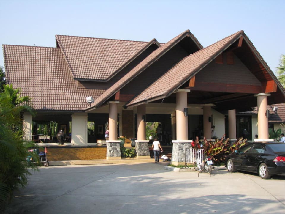 Hoteleingang Laluna Hotel & Resort