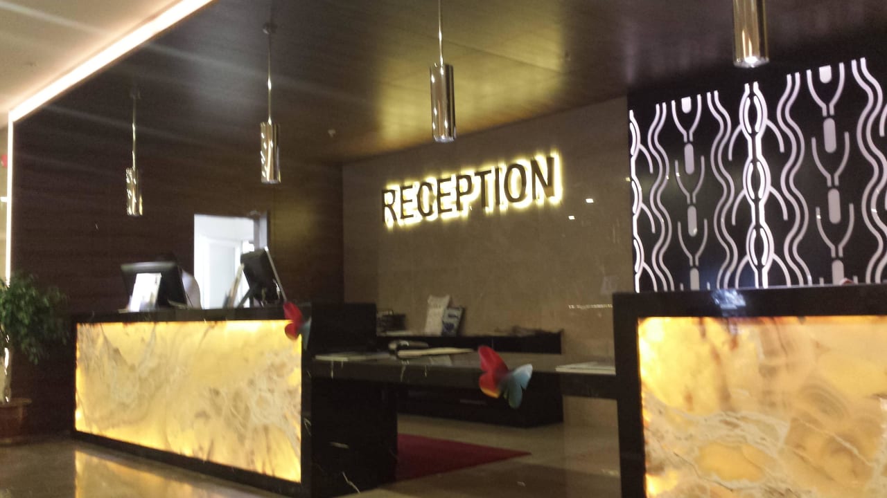 Rezeption Ramada Resort Kusadasi & Golf