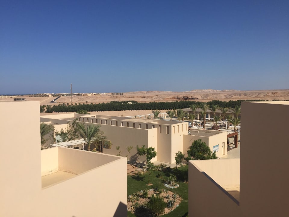 Ausblick zur Poolanlage Steigenberger Makadi Hotel - Adults only